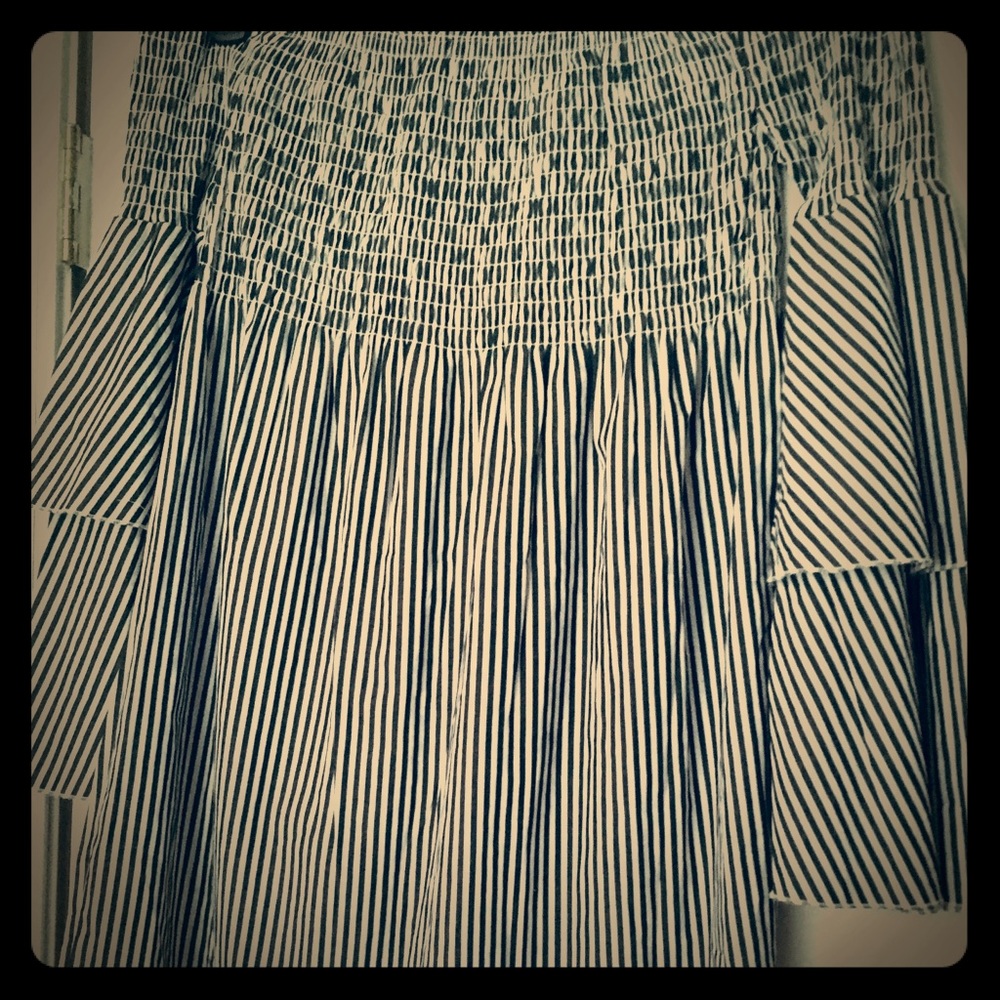 Romeo & Juliet Couture  dress w/ vintage sleeves